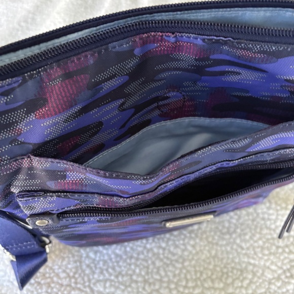 Baggalini Crossbody Bag - Picture 4 of 7